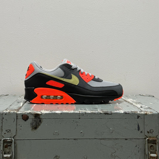 Nike Air Max 90 'Smoke Grey / Hyper Crimson'