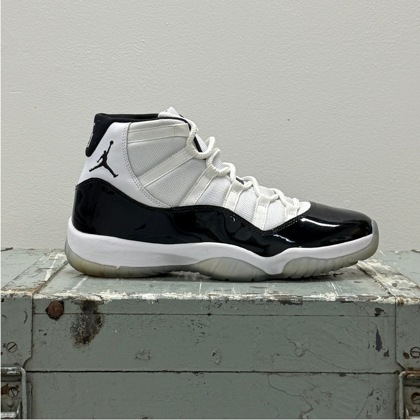 Nike Air Jordan 11 Retro 'Concord' *USED*