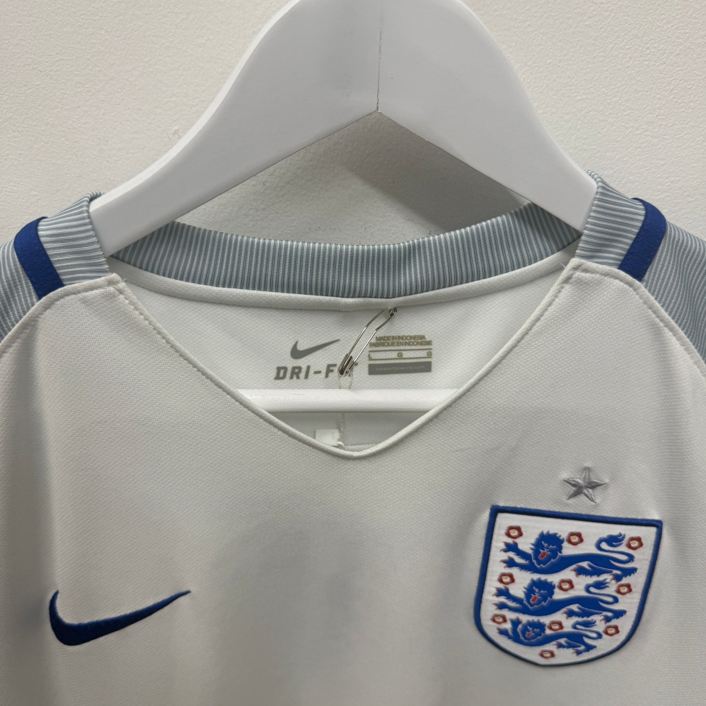 Nike England 16/17 Home Kit Large