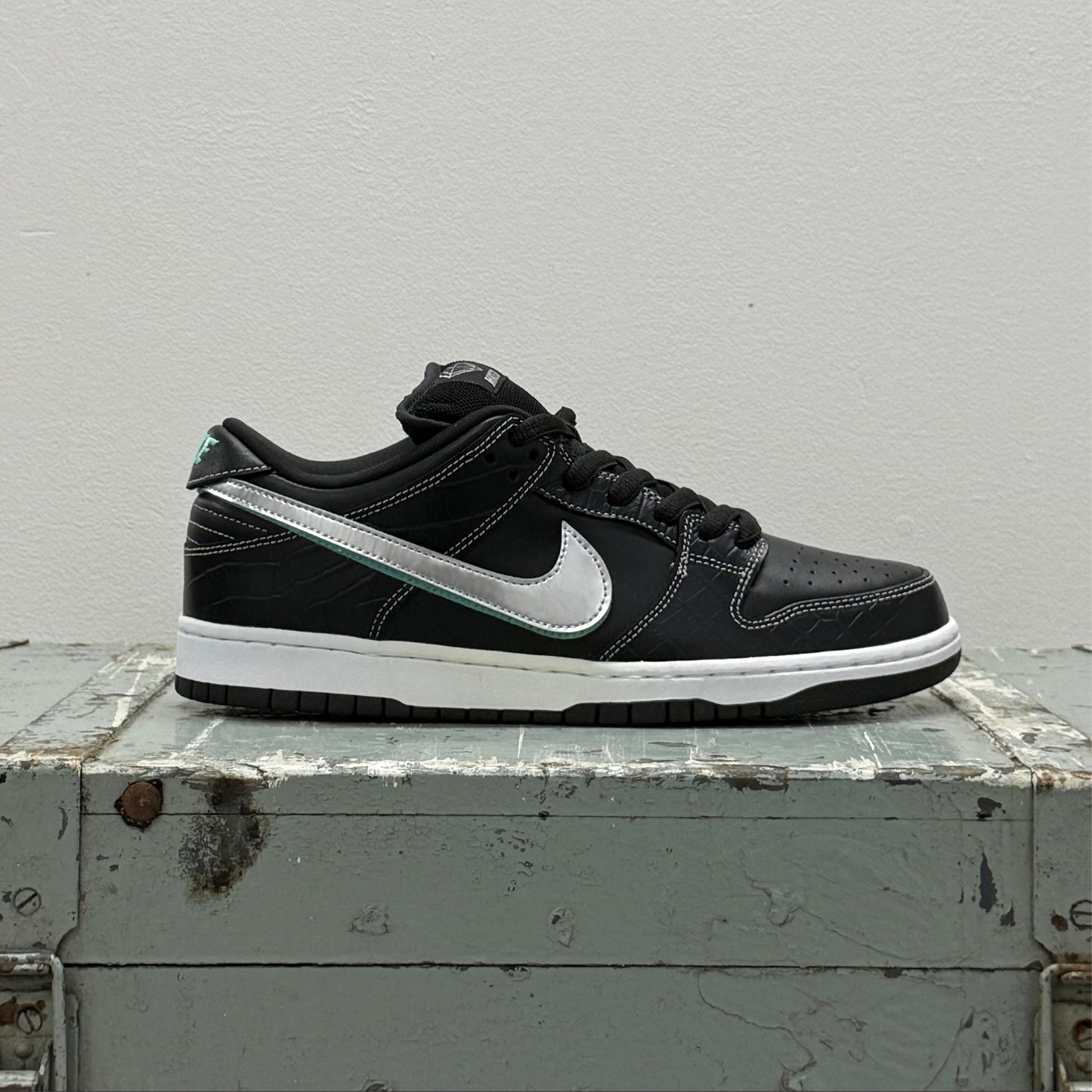 Nike SB Dunk Low x Diamond Supply 'Tiffany'