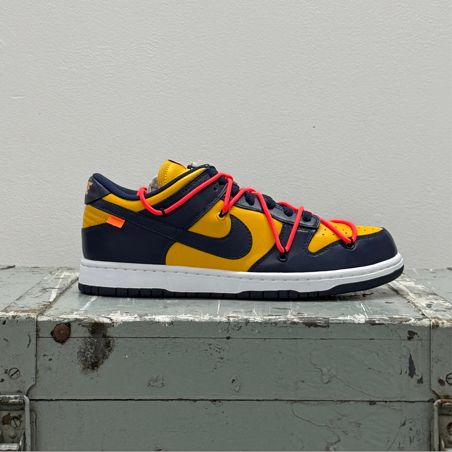 Nike x Off White Dunk Low 'Michigan'