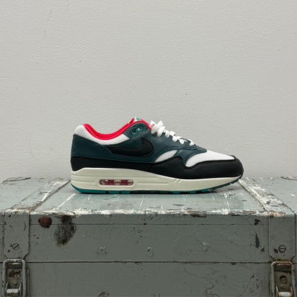 Nike Air Max 1 x Lebron James 'Liverpool'
